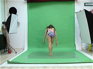 large mammories Nicole on the green screen spreading