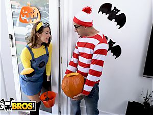 BANGBROS - Trick Or handle, scent Evelin Stone's soles.