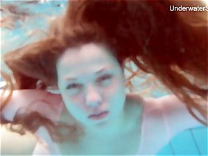 redhead Simonna demonstrating her bod underwater